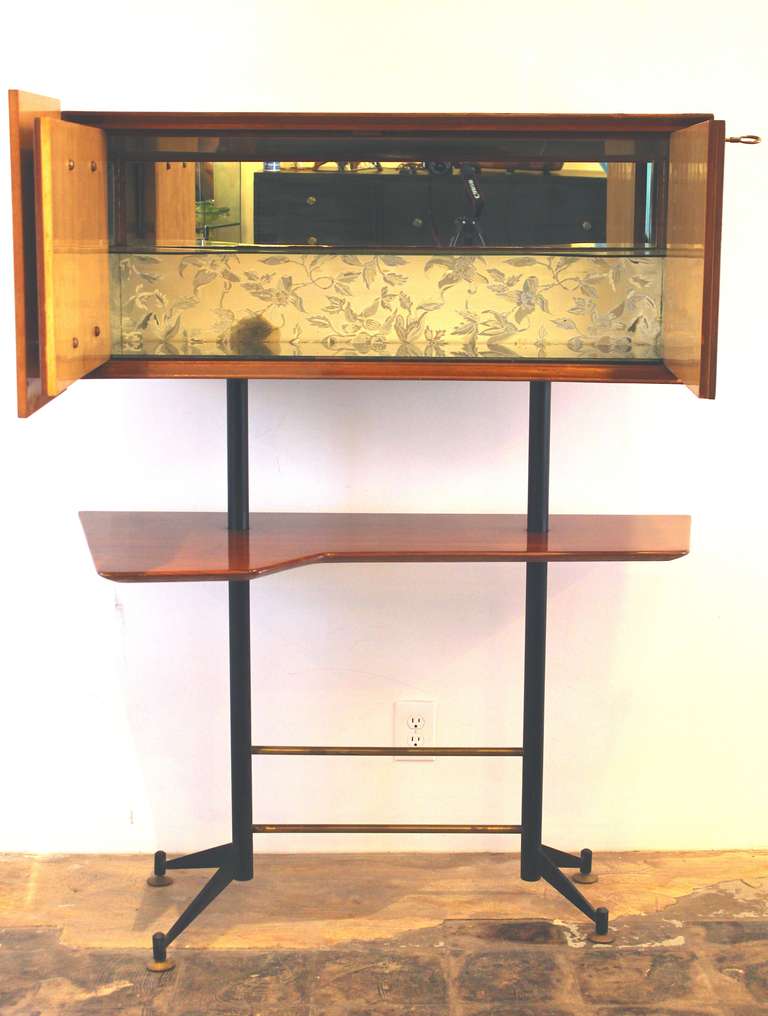 Mid-Century Modern Gio Ponti Inspired Italian Bar with Brass Detailing In Good Condition In Houston, TX