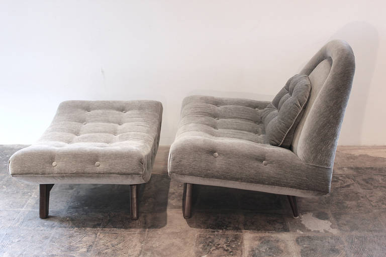 Distinctive restored sculptural gondola lounge chair with ottoman in the manner of Adrian Pearsall. Newly reupholstered in a grey velvet fabric. Beautiful statement piece for any room.