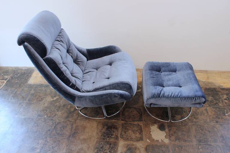 Late 20th Century Luxurious Space Age Velvet Lounge Chair with Ottoman