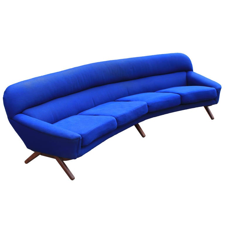 Spektakulär geschwungenes Illum Wikkelsø Style Dänisches Sofa