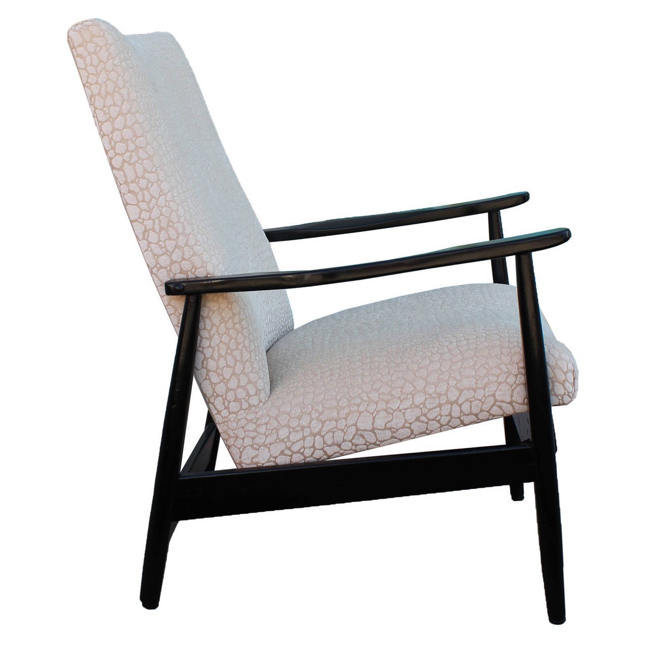 Sleek and Sophisticated: 5 Black Armchairs that Elevate Your Space