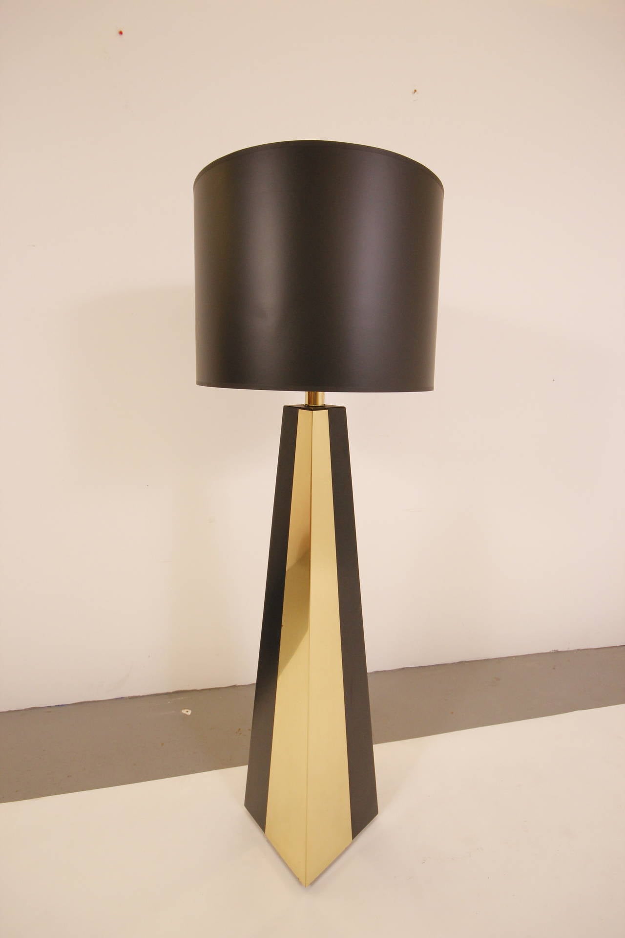 Brutalist Stunning Paul Evans Style Brass and Black Enamel Floor Lamp For Sale