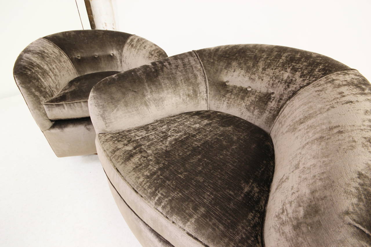 Mid-20th Century Glamorous Pair of Milo Baughman Swivel and Tilt Lounge Chairs