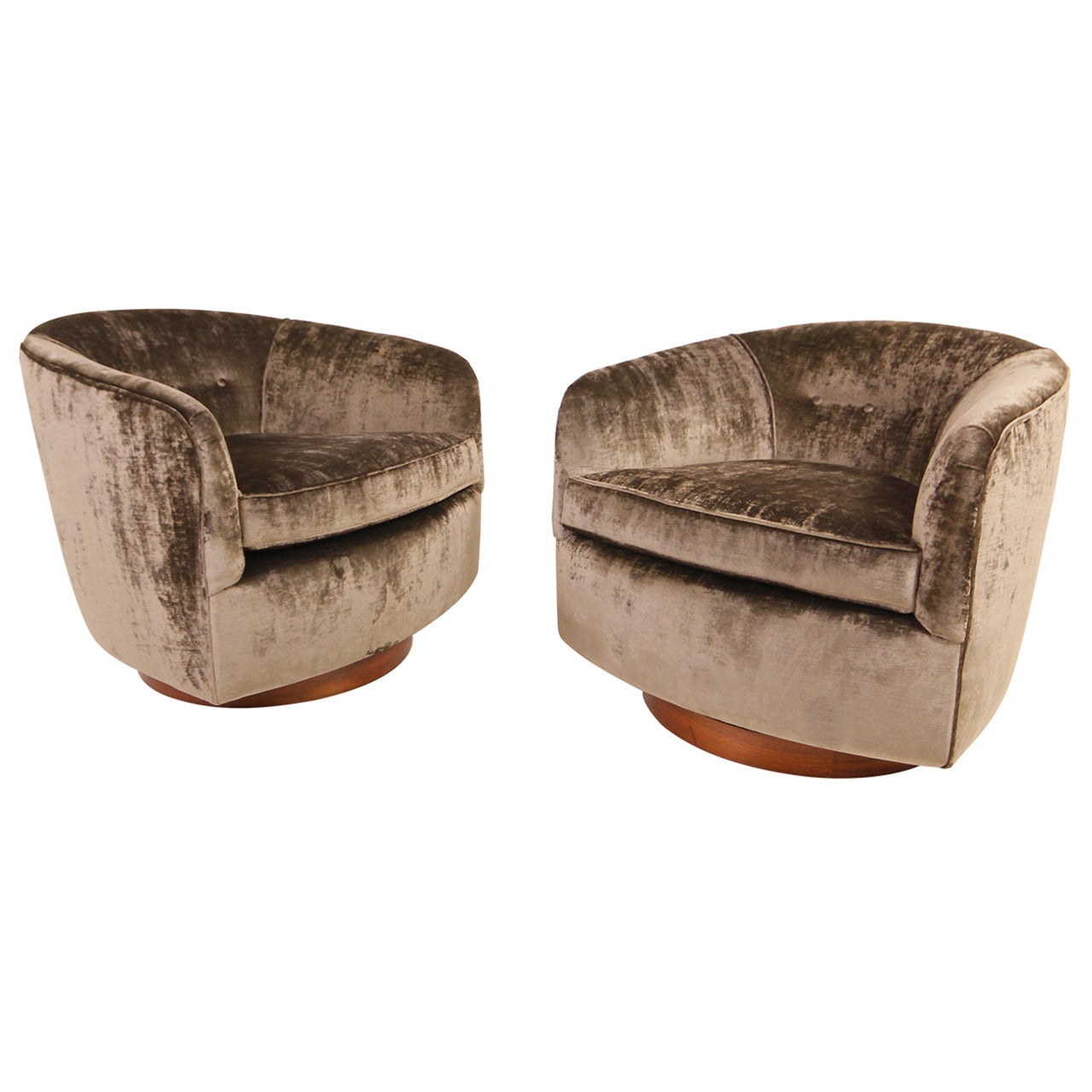 Glamorous Pair of Milo Baughman Swivel and Tilt Lounge Chairs