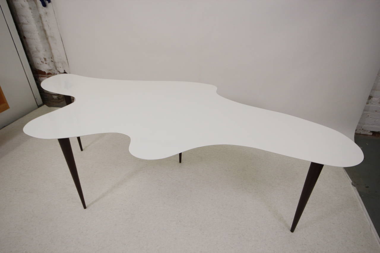 Mid-Century Modern Anamorphic White Lacquer Desk Table In Excellent Condition In Los Angeles, CA