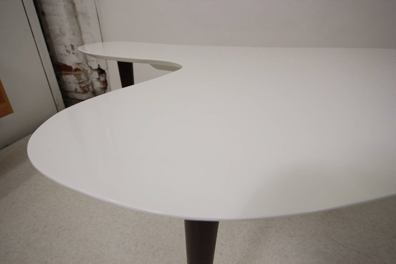 Mid-Century Modern Anamorphic White Lacquer Desk Table 1