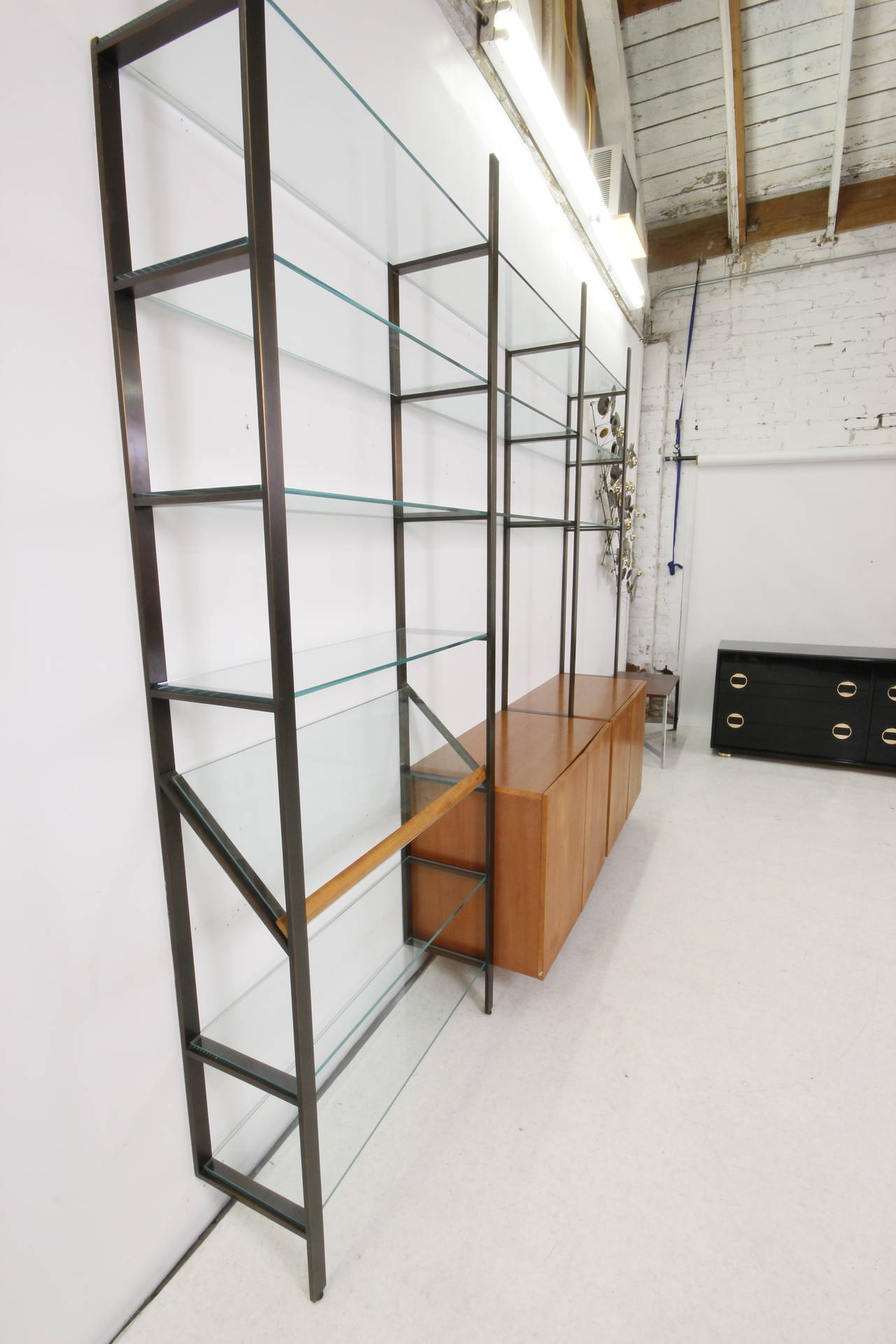 Rare Mid-Century Modern Bronze and Glass Wall Unit by Milo Baughman In Excellent Condition For Sale In Los Angeles, CA
