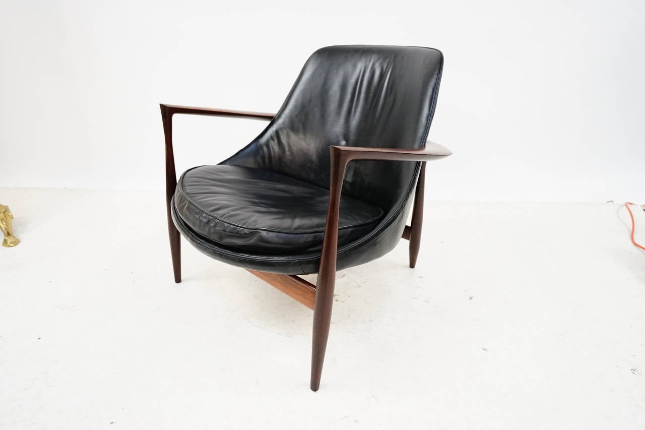 Extremely rare original “Elizabeth” chair designed by Ib Kofod-Larsen for Christensen & Larsen, 
Denmark, 1959.
Original black leather and rosewood.