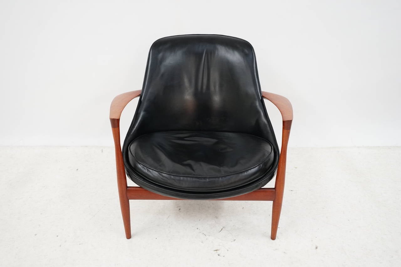 Rare all original teak armchair “Elizabeth” designed by Ib Kofod-Larsen for Christensen & Larsen, 
Denmark, 1959.
Original black leather and teak.