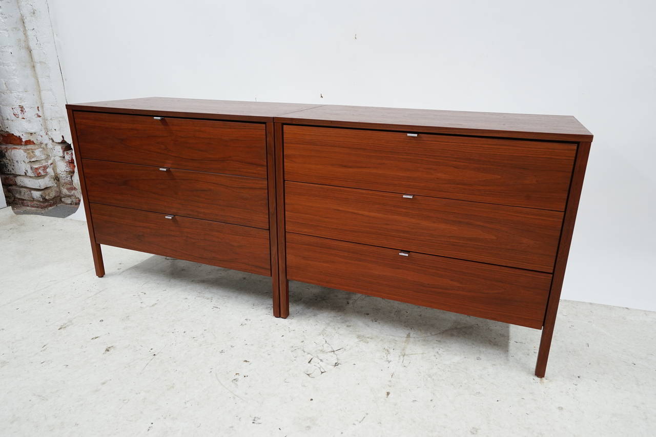 Mid-20th Century Pair of Florence Knoll Walnut Dressers, circa 1950s For Sale