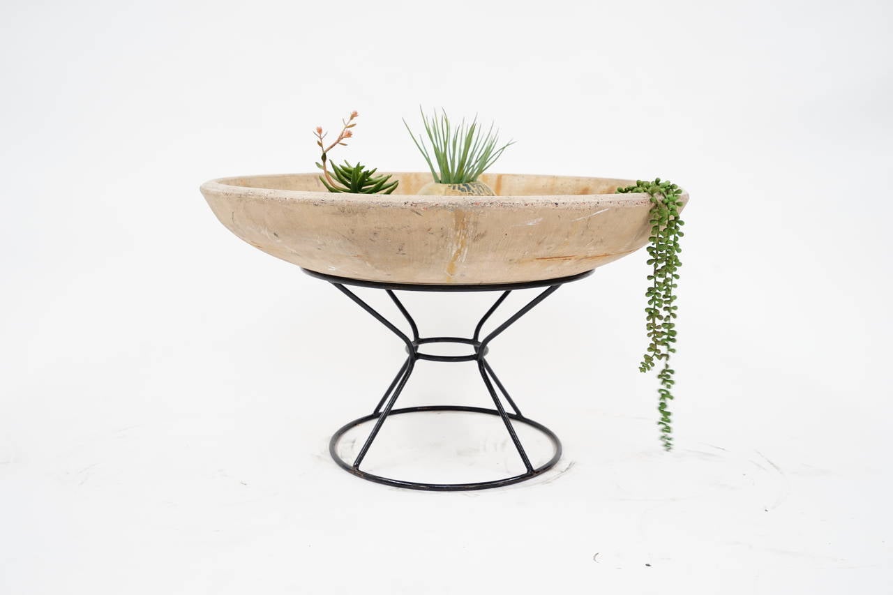 Mid-Century Modern Architectural Iron and Concrete Planter In Excellent Condition For Sale In Los Angeles, CA