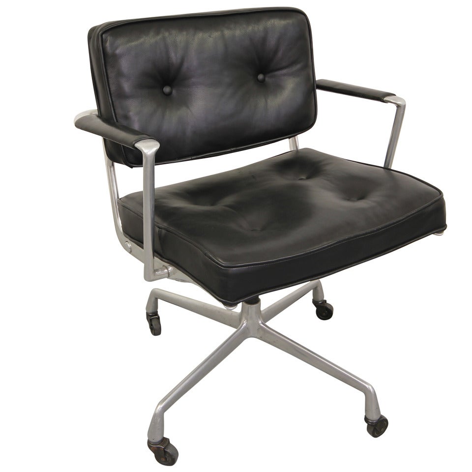 Rare Charles Eames ES 102 Intermediate Swivel Armchair, 1968