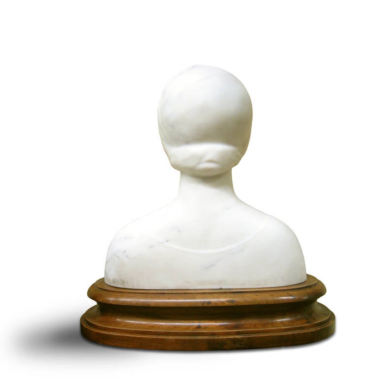 19th. Century Marble Noble Woman Bust In Good Condition For Sale In Florence, IT