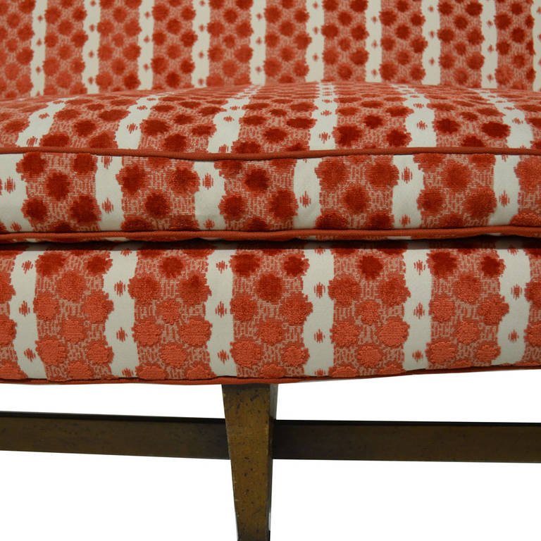 Camel Back Chippendale Style Sofa In Excellent Condition For Sale In Lawrenceburg, TN