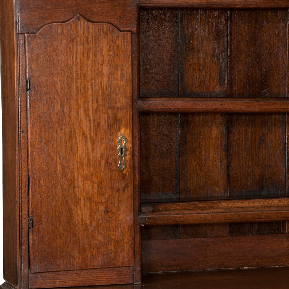 Queen Anne Oak Welsh Dresser In Good Condition For Sale In Lawrenceburg, TN