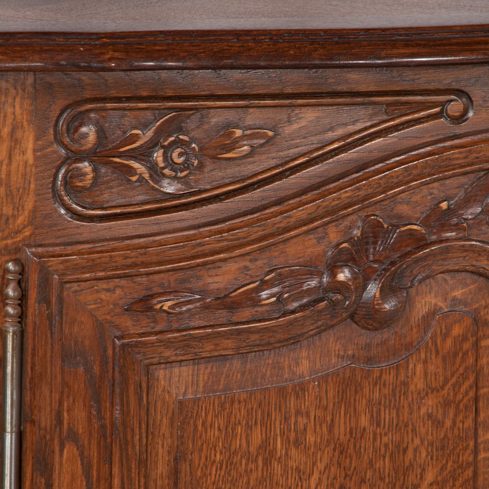 Country French Oak Buffet In Good Condition For Sale In Lawrenceburg, TN