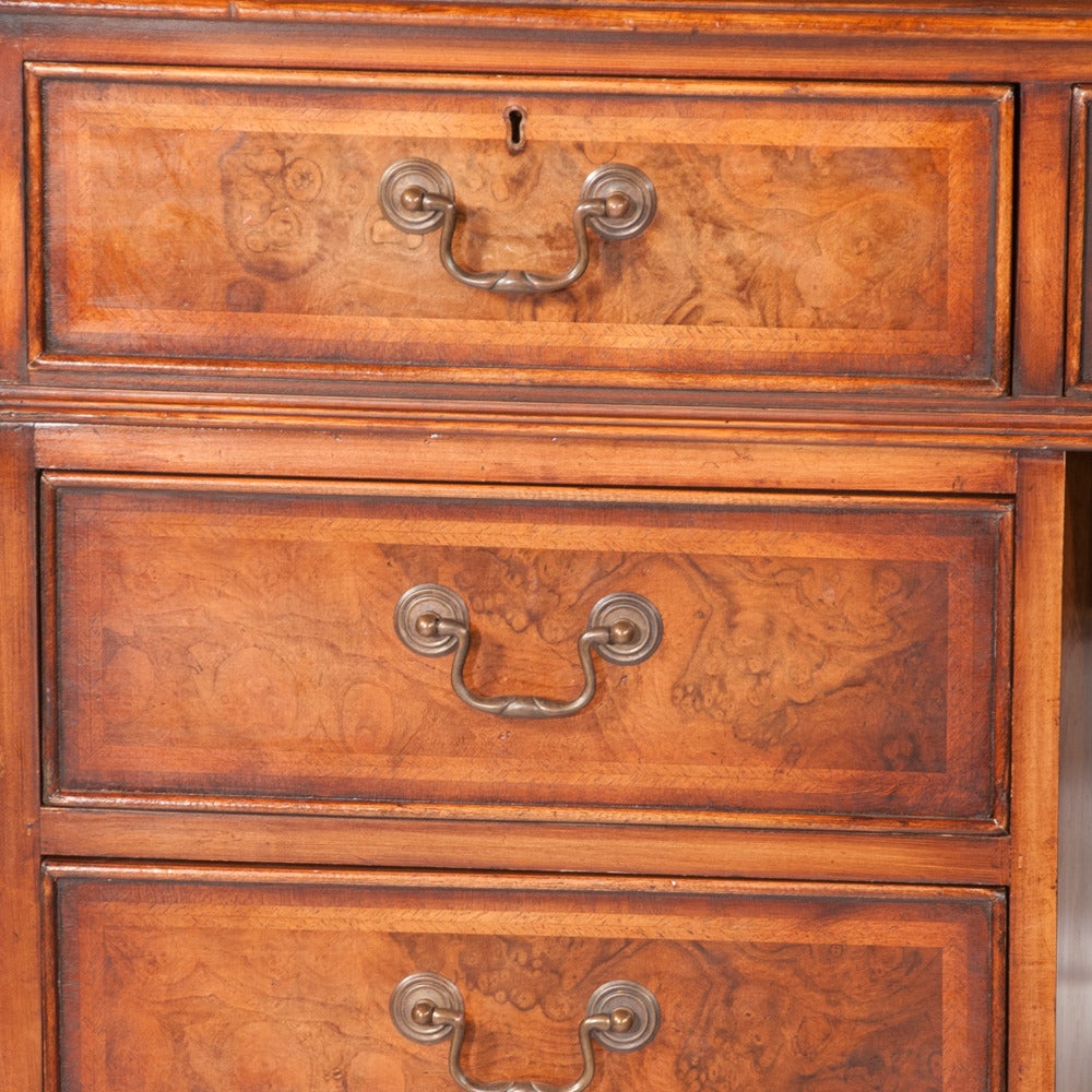 Chippendale Pedestal Desk In Good Condition In Lawrenceburg, TN