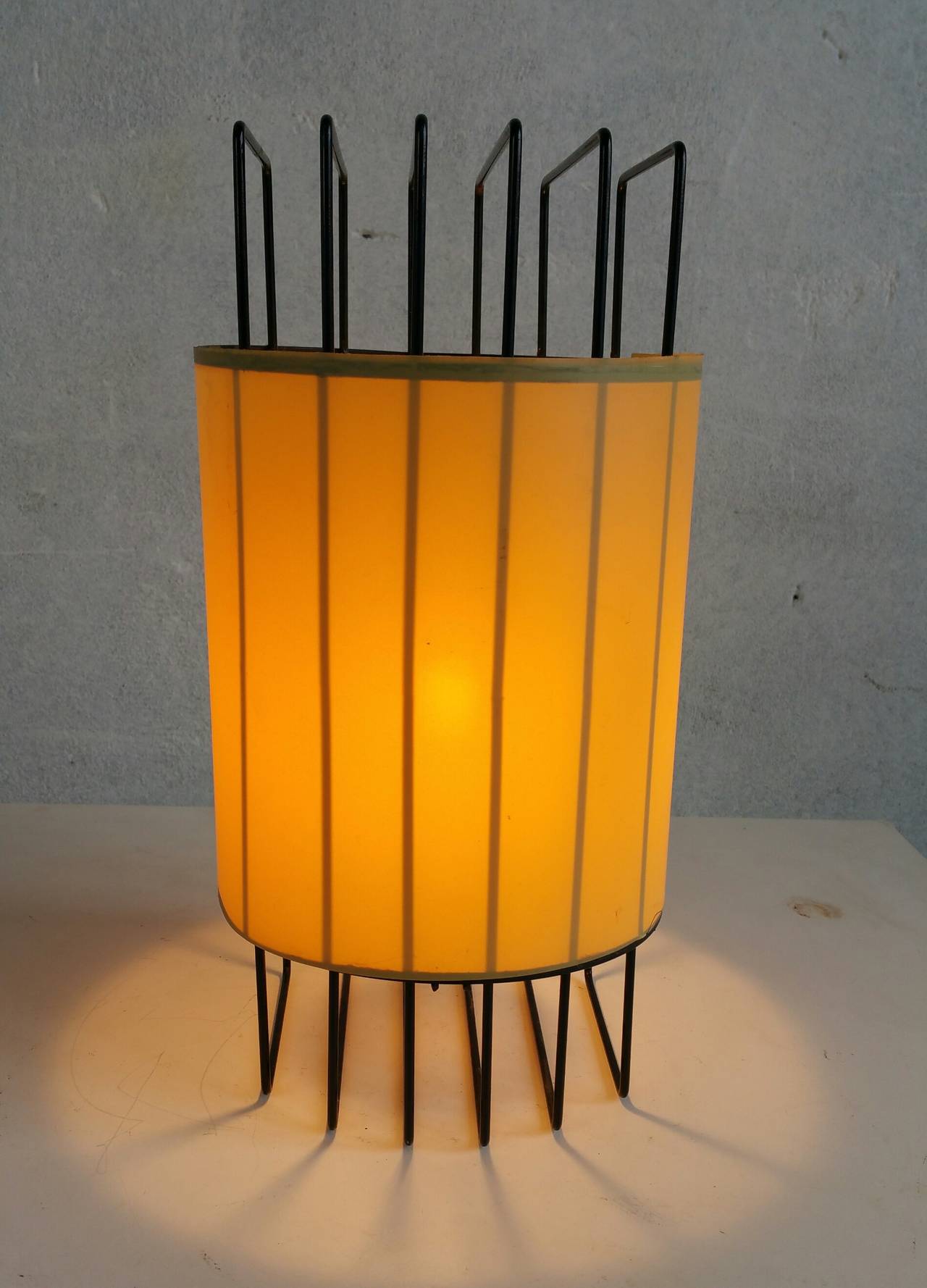 Mid Century Modern Iron and spun plastic Table lamp. Concentric wire iron architectural design. Truly beautiful. Amazing warm glow when lit.