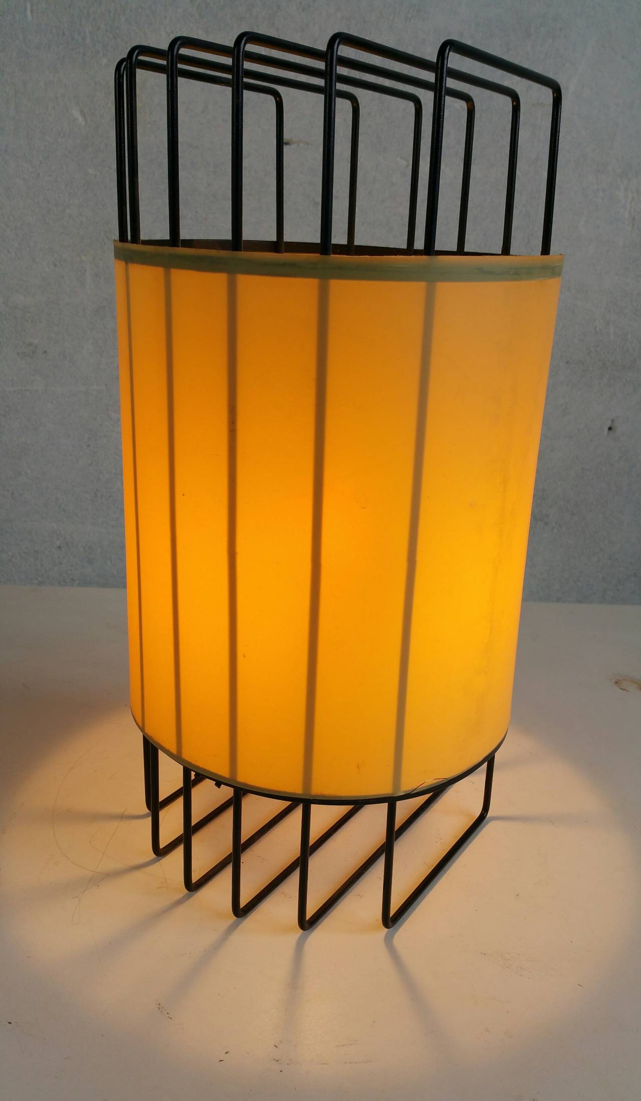 Classic Wire Iron Mid-Century Modern Table Lamp by Verner Panton 1