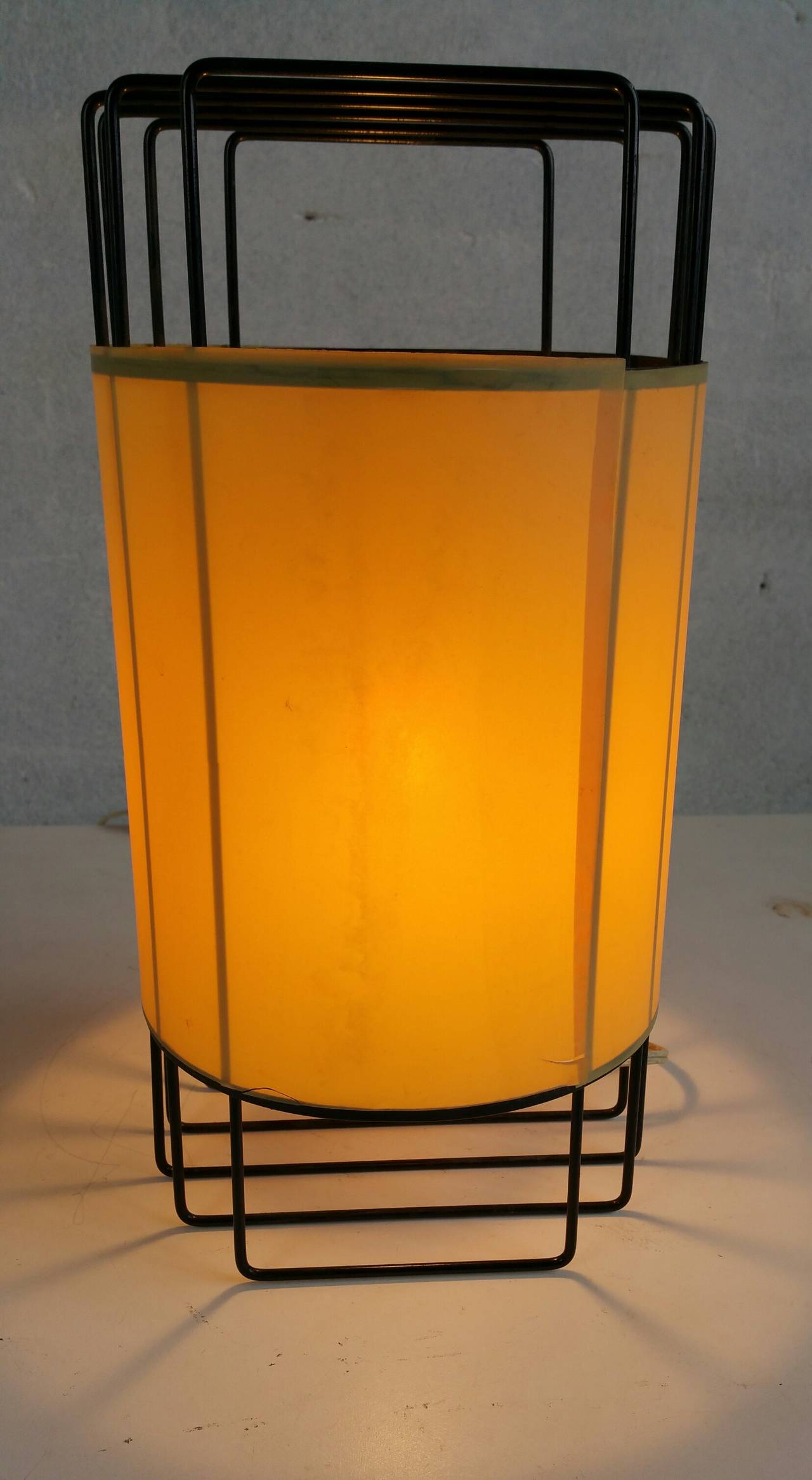 Classic Wire Iron Mid-Century Modern Table Lamp by Verner Panton In Good Condition In Buffalo, NY
