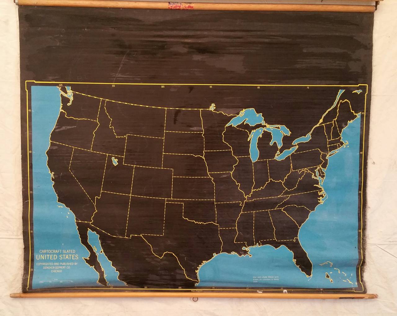 Nice vintage retractable pull-down map of the United States, done by Denoyer Geppert, Cartocraft Slated. Meaning you can use chalk to draw, double-sided educational map, great decorative item. Modernist, Industrial.