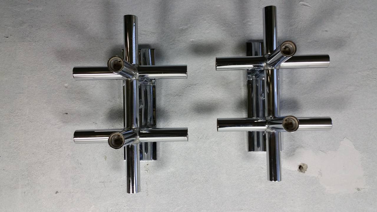 Paire d'appliques tubes chromées Lightolier, années 1970, ère spatiale, atomique en vente 2