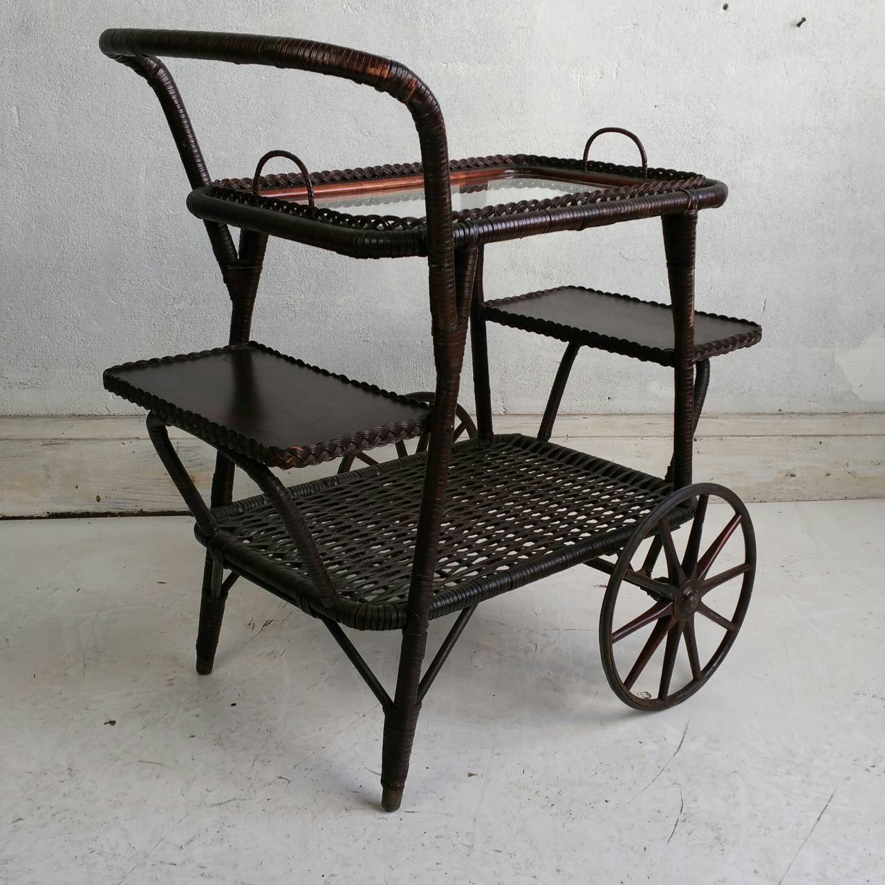 Archaistic Modernist Wicker Tea Trolly or Bar Cart, Early 1900s