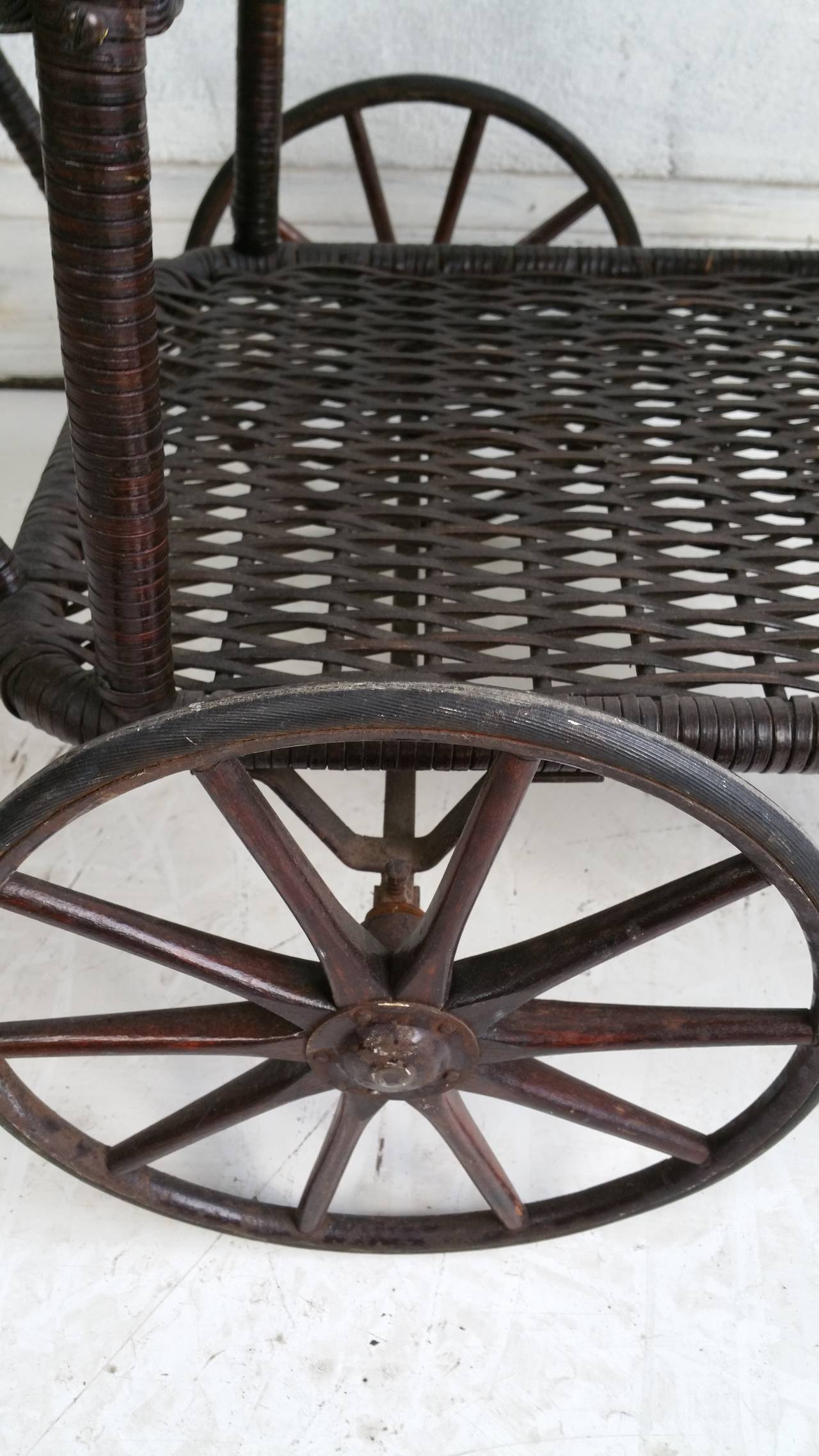 Modernist Wicker Tea Trolly or Bar Cart, Early 1900s In Good Condition In Buffalo, NY