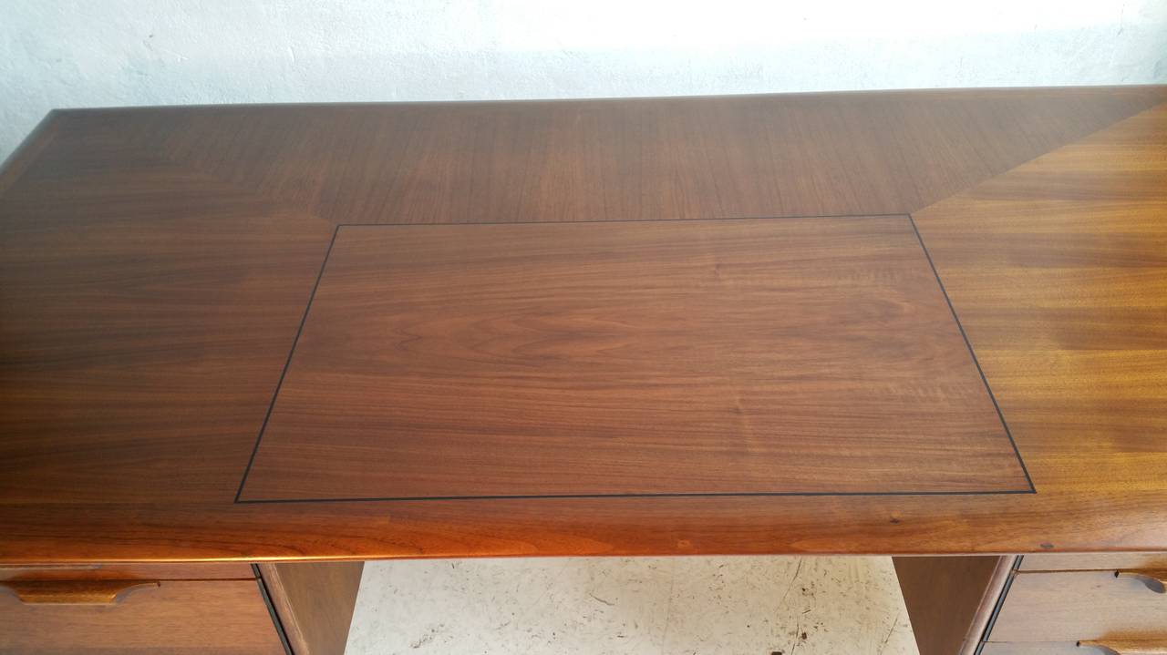 Mid-Century Modern American Danish Executive Desk by Stow Davis in the Manner of Jens Risom