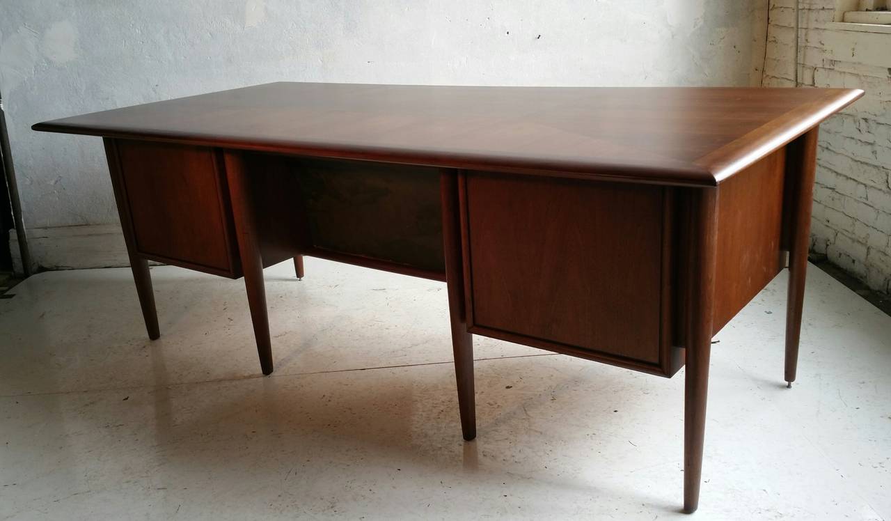 Stained American Danish Executive Desk by Stow Davis in the Manner of Jens Risom
