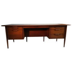 Retro American Danish Executive Desk by Stow Davis in the Manner of Jens Risom