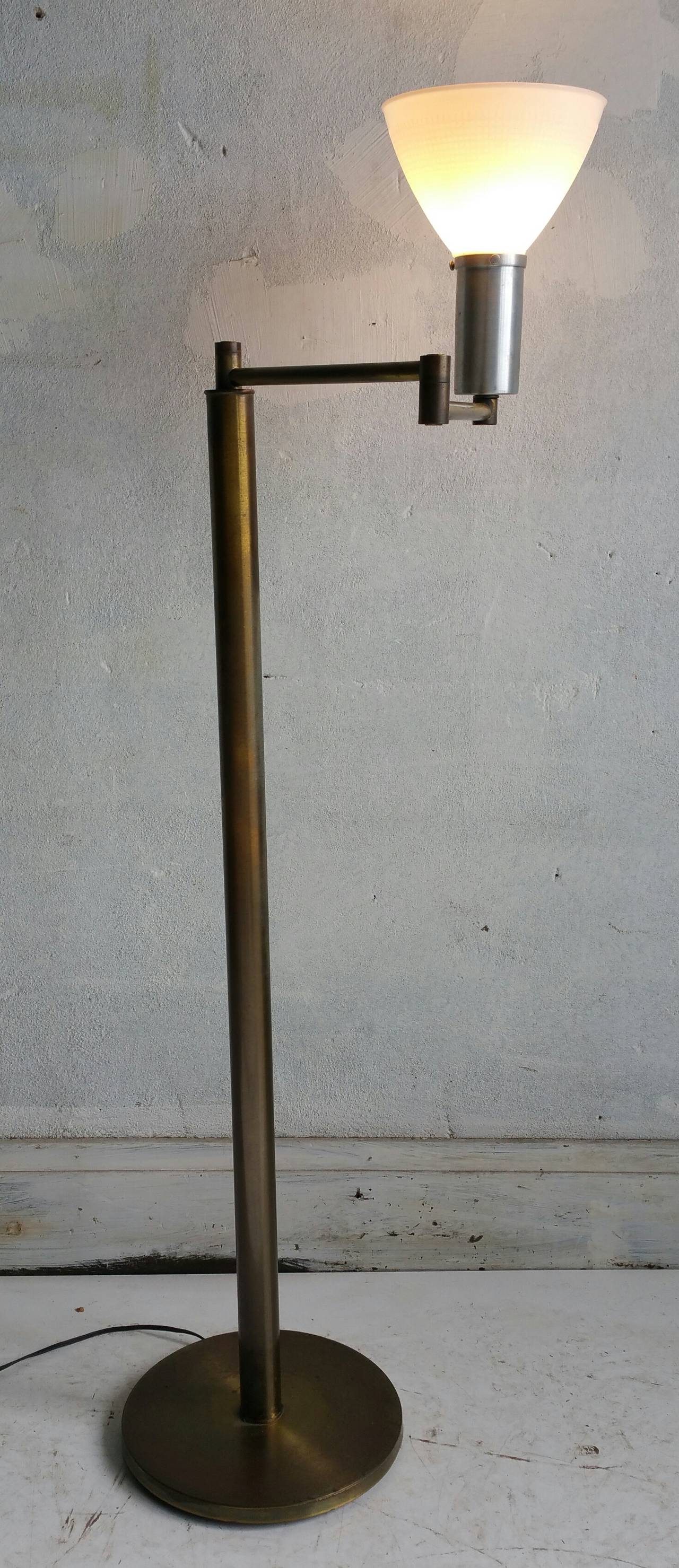 Early 1930s Bauhaus Swing-Arm Floor Lamp by Walter Von Nessen for Nessen Studios In Distressed Condition In Buffalo, NY