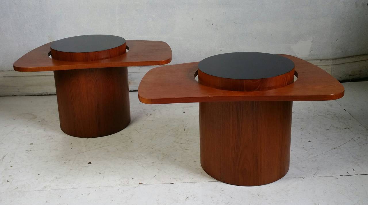 Classic of Canadian Modern Spaceage Design. Originally planned as a designed for display at Expo 1967 in Montreal, these pieces did not actually go into production until 1968. Designed by R.S. Associates of Montreal the unique design and