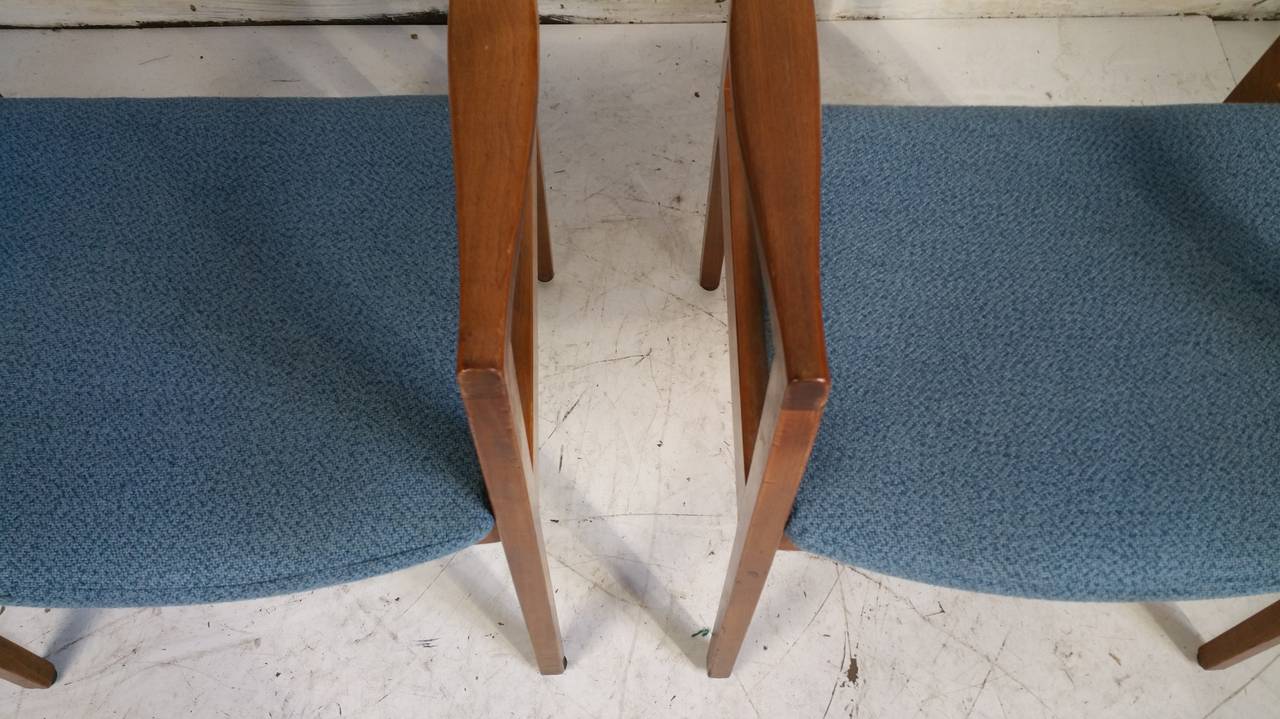 20th Century Pair of Mid-Century Modern Gunlock Arm Chairs in the Jens Risom Style