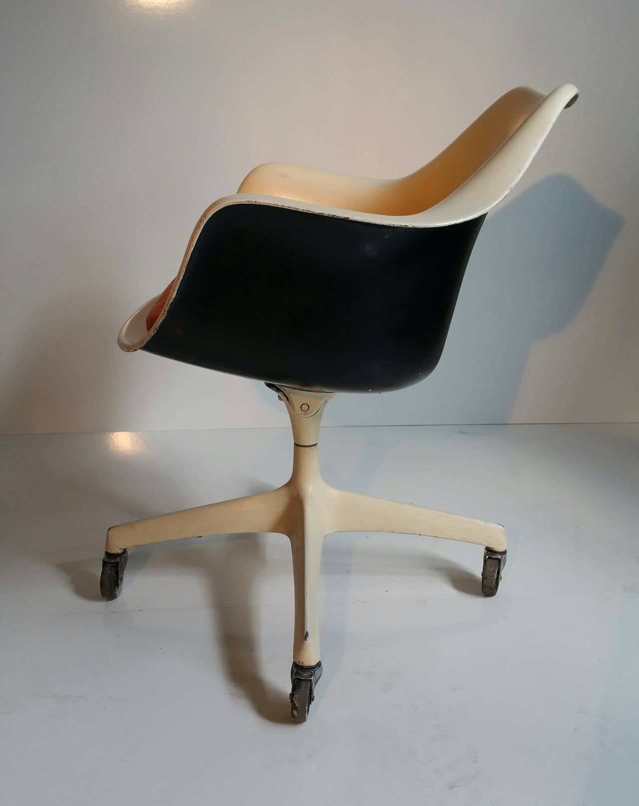 Mid-Century Modern Rare Eero Saarinen for Knoll Two-Position Executive Desk Chair