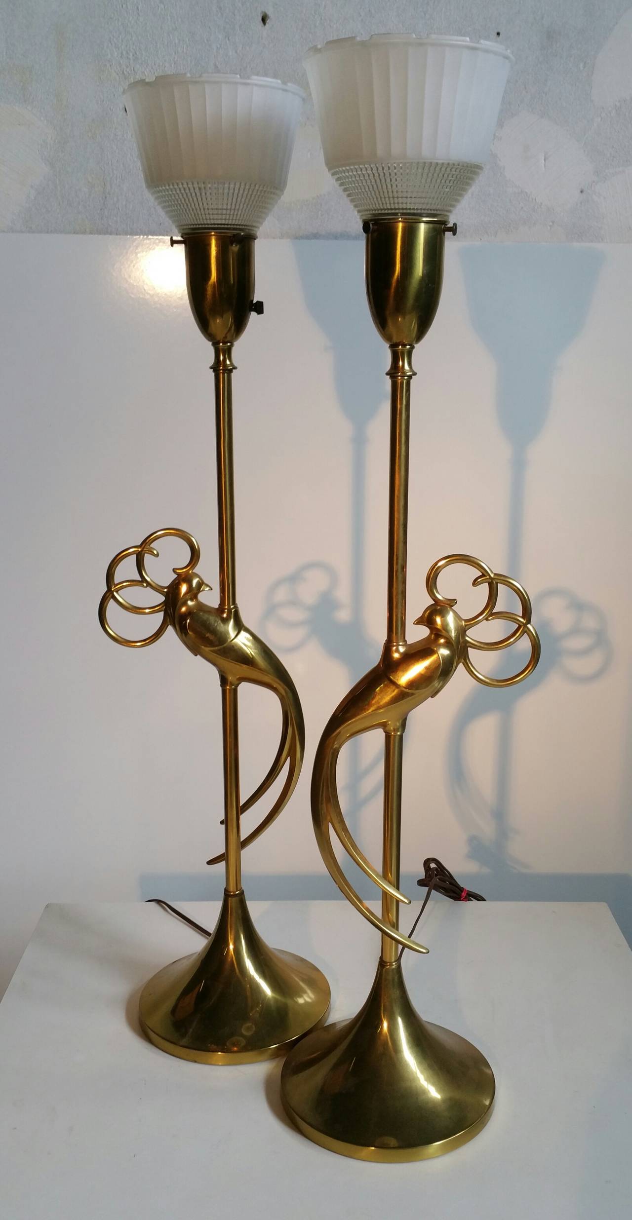 Pair of Brass Table Lamps with Stylized Exotic Bird at Center In Good Condition For Sale In Buffalo, NY