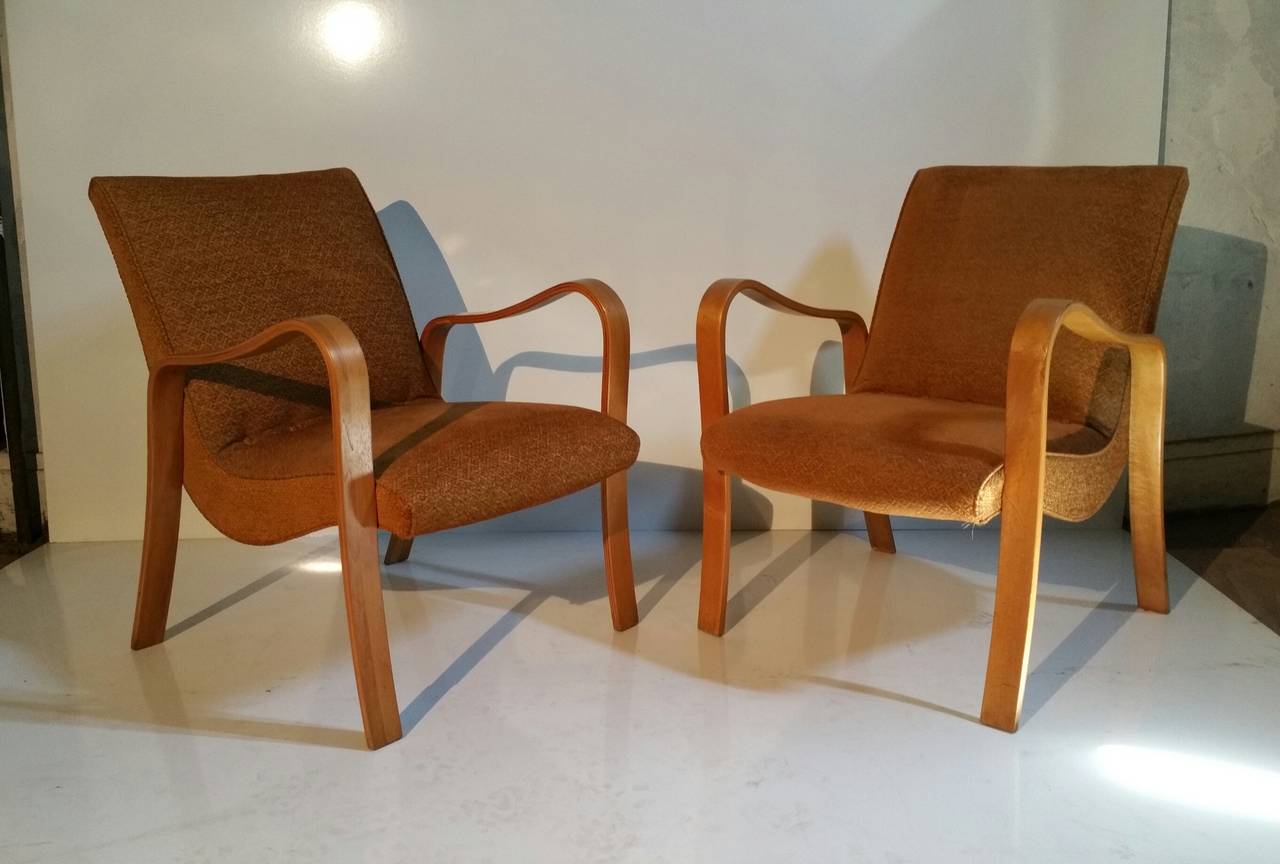 Pair of Classic Thonet Bentwood Modernist Lounge Chairs In Good Condition In Buffalo, NY