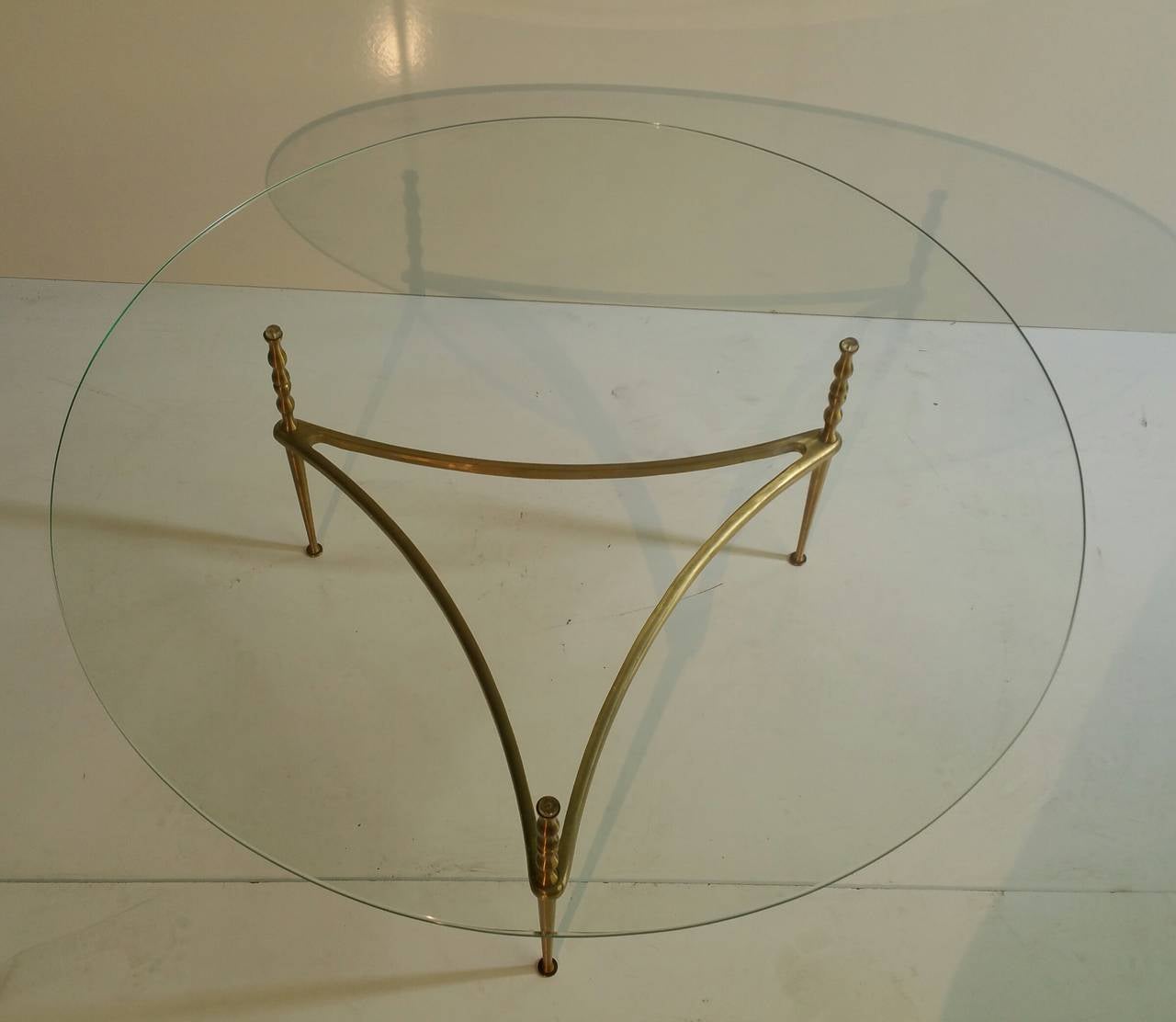 Modernist Italian Glass and Brass Coffee Table, Manner of Gio Ponti In Good Condition In Buffalo, NY