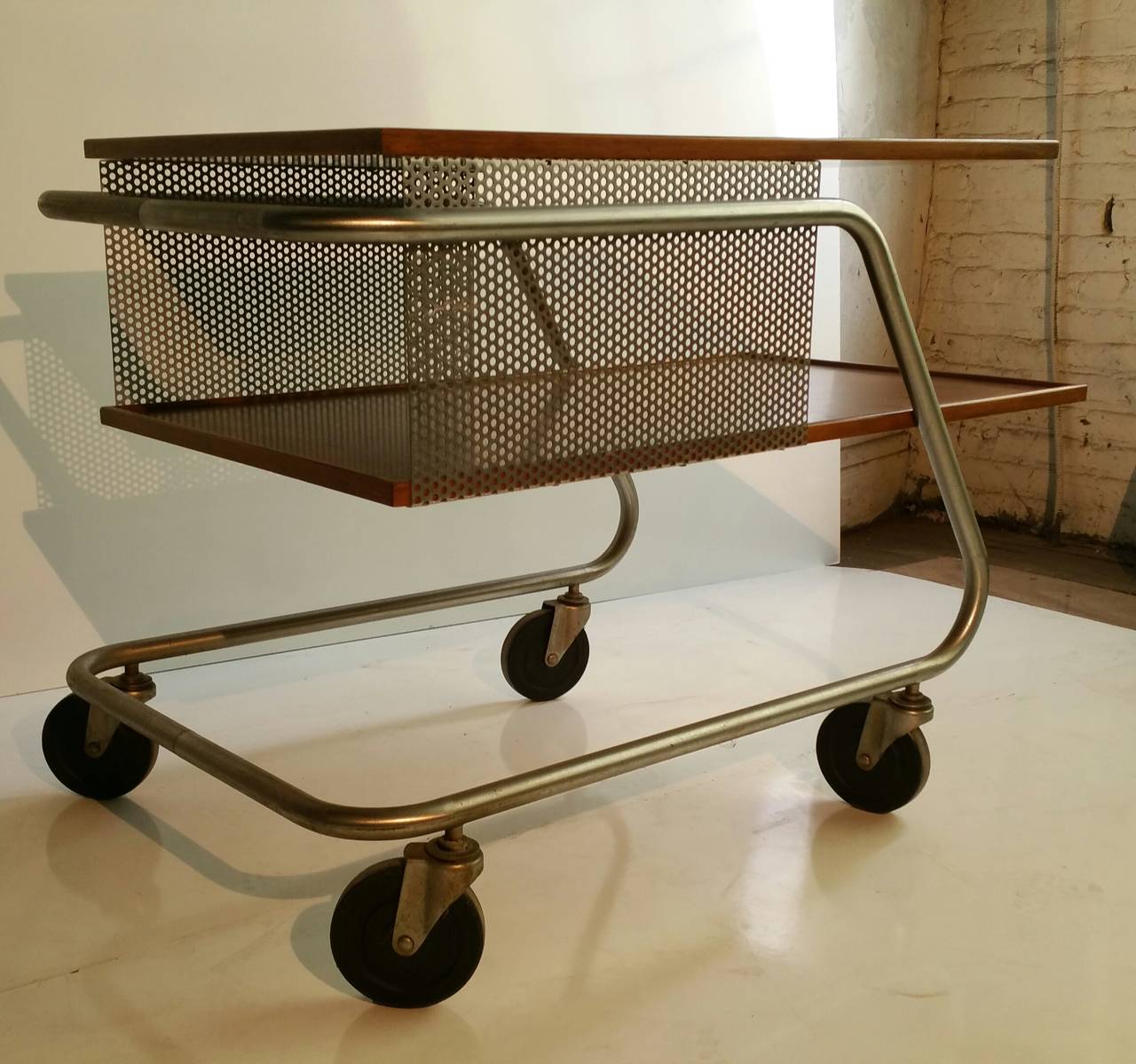 Mid-Century Modern Aluminum and Wood, Industrial Trolly, Bar Cart In Good Condition For Sale In Buffalo, NY