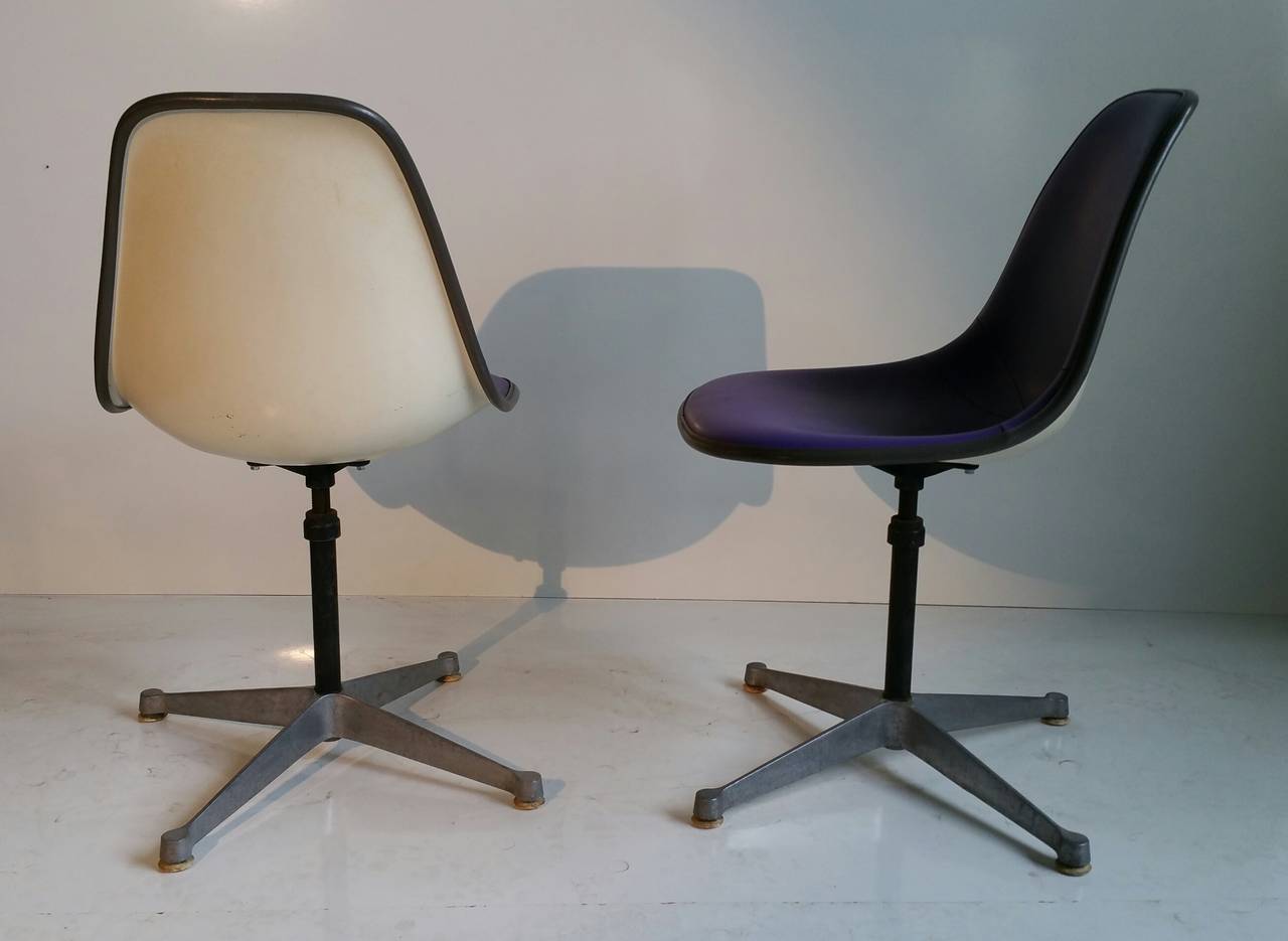 Mid-Century Modern Paire de chaises pivotantes réglables Charles et Ray Eames en vente