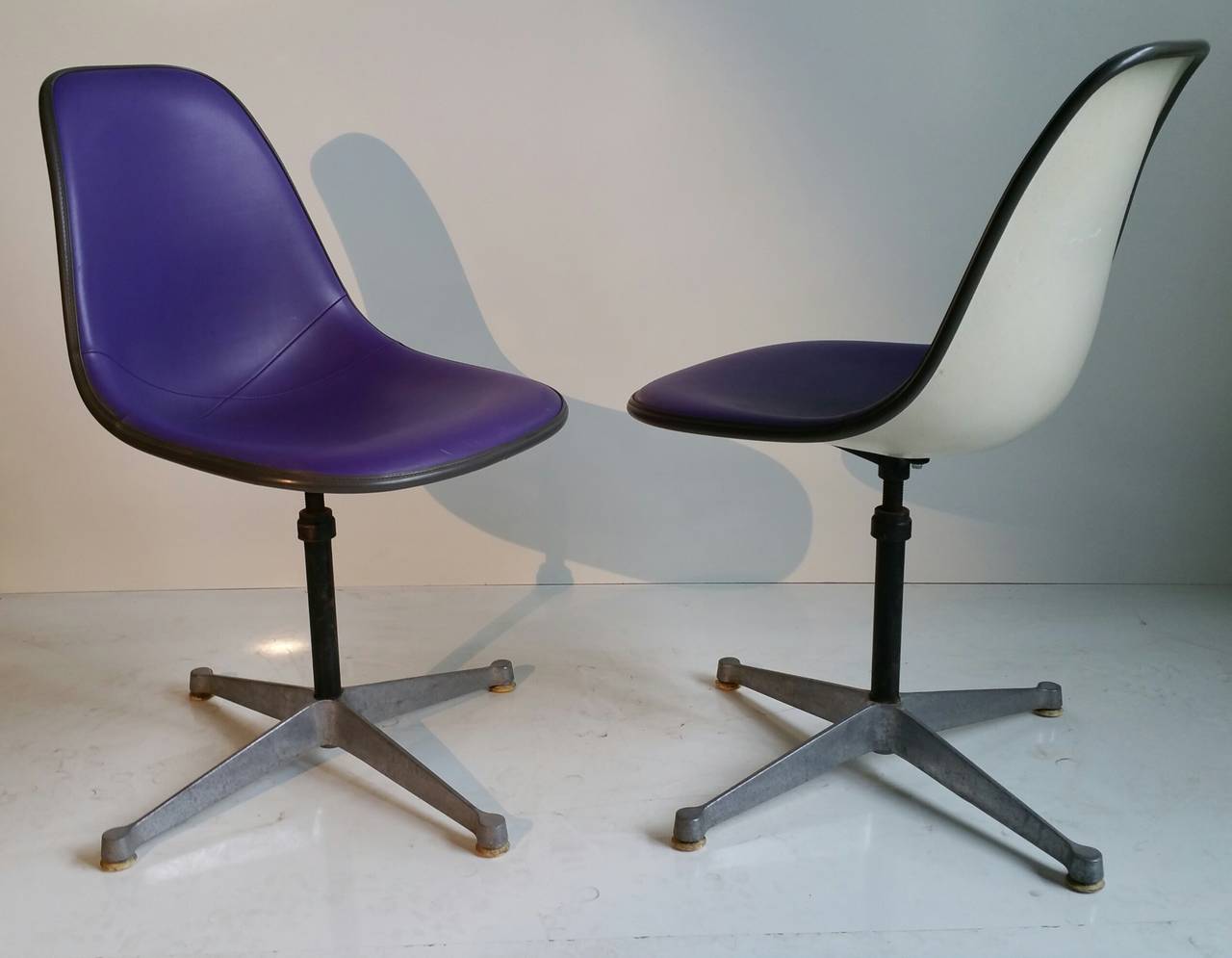 Mid-Century Modern Pair of Charles and Ray Eames Adjustable Swivel Chairs For Sale
