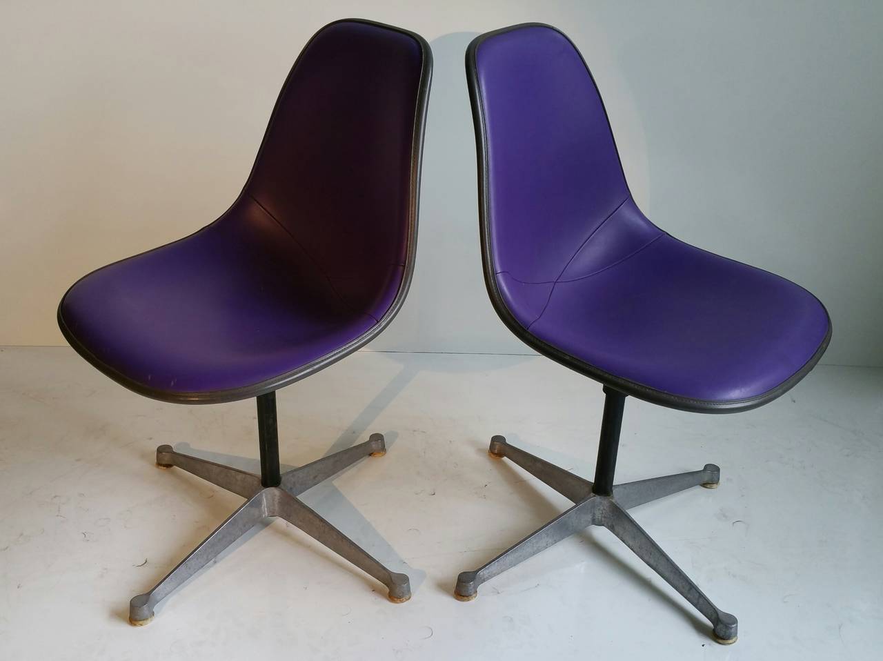 Pair of Charles and Ray Eames Adjustable Swivel Chairs In Good Condition For Sale In Buffalo, NY