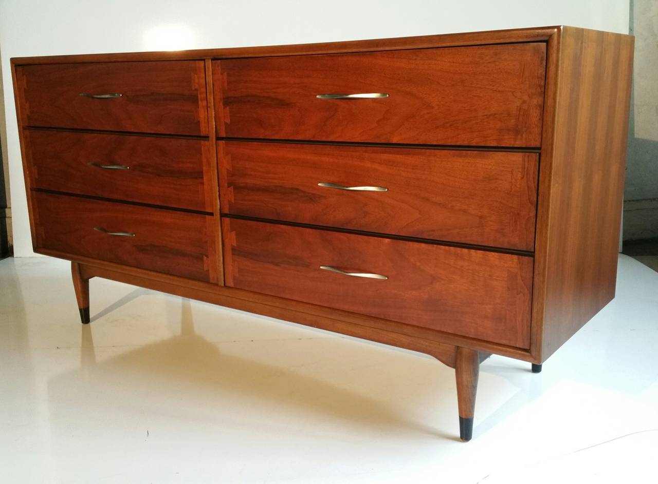 Classic Mid century Modern Dresser made by Lane Acclaim designed by Andre Bus. Beautiful book matched walnut wood,, dove tail drawer fronts,, Alumiunum hand pulls