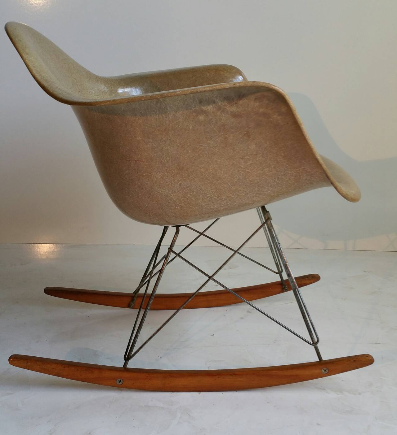 American First Year Production of Charles and Ray Eames Rope-Edge Rocker, Zenith Labell
