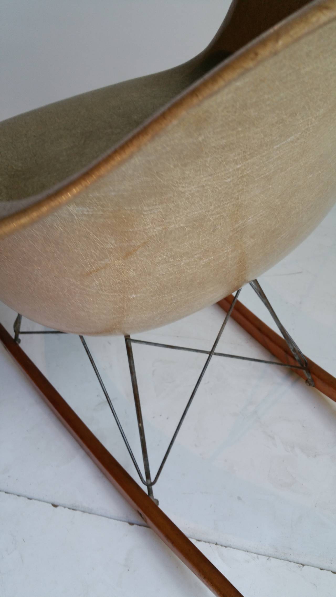 First Year Production of Charles and Ray Eames Rope-Edge Rocker, Zenith Labell 1