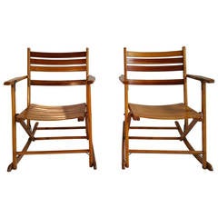 Paire de fauteuils à bascule pliants à lattes de style moderniste par Telescope Folding Chair Co.