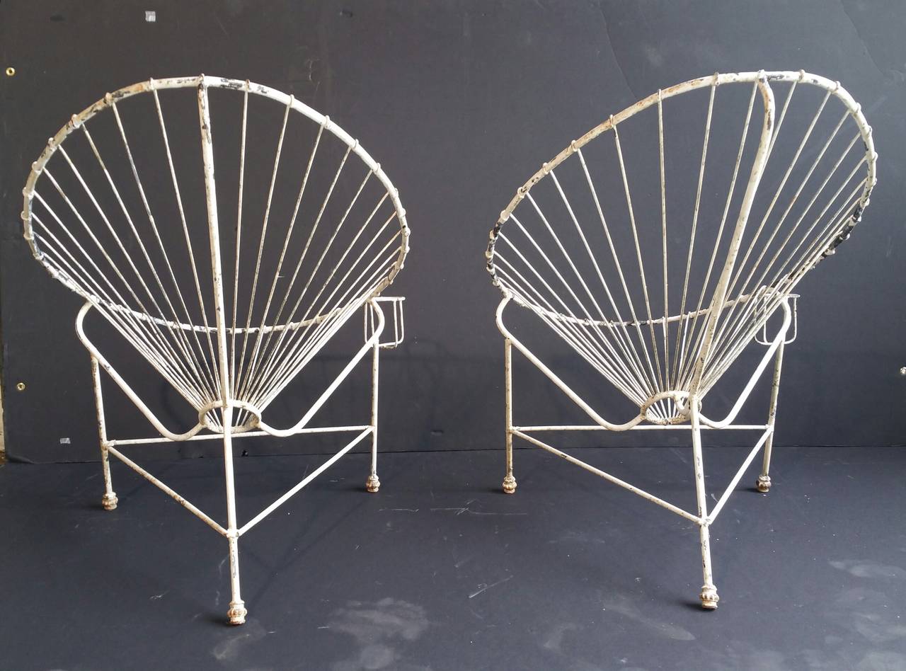 Pair of Modernist Wire Iron Garden Chairs, Manner of Mathieu Matégot In Distressed Condition In Buffalo, NY