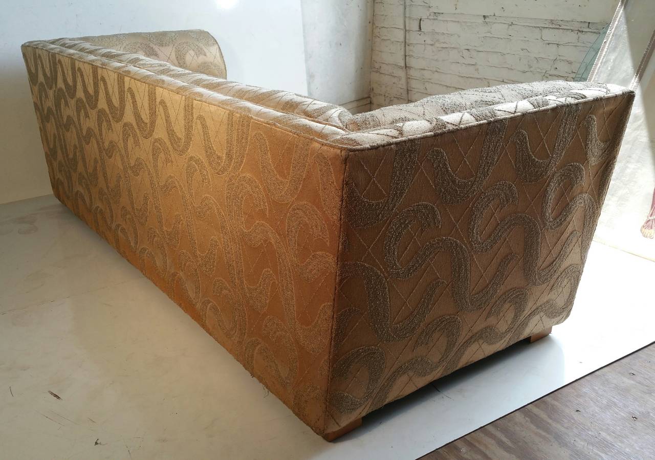 Hervorragendes Art-Déco-Sofa aus geformtem Brokatstoff, Original (Art déco) im Angebot