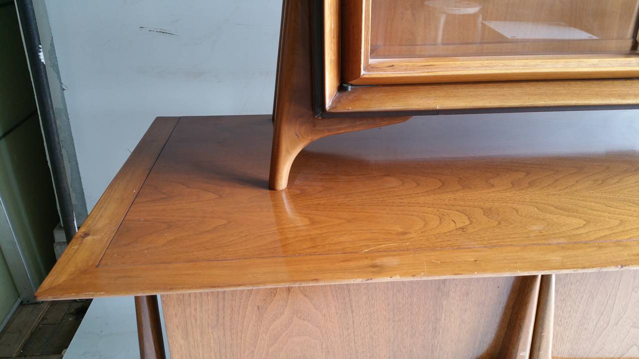Modernist Sculptural Sideboard with Top Cabinet In Good Condition For Sale In Buffalo, NY