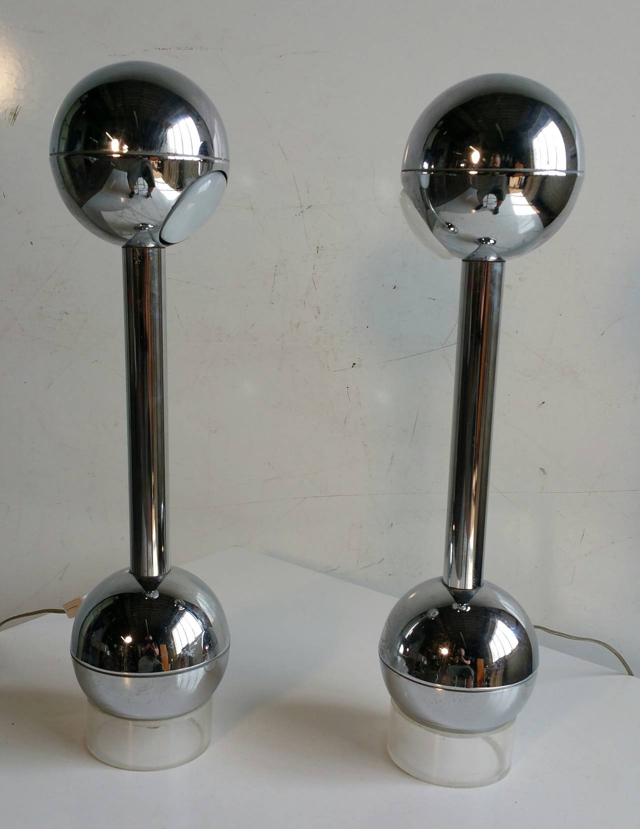 20ième siècle Paire de lampes de bureau ou de table « Barbell » de George Kovacs en vente